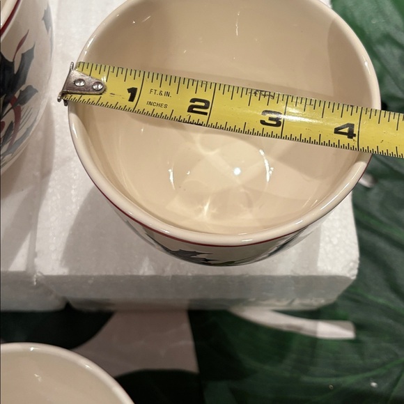 Lenox Winter greetings set of three bowls . - Picture 6 of 10